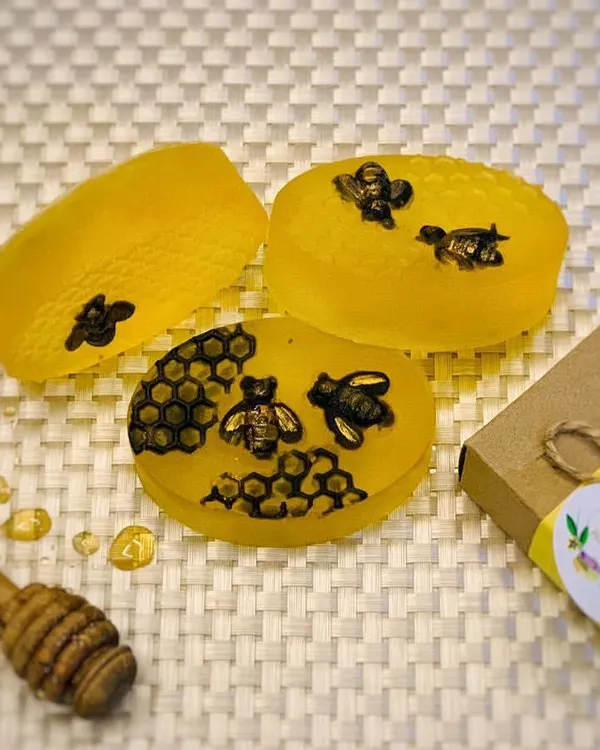 My honey soap bar is packed with benefits for your skin. It's naturally antimicrobial and moisturizing, making it great for dry or sun-damaged skin, helping to brighten your complexion with every wash.