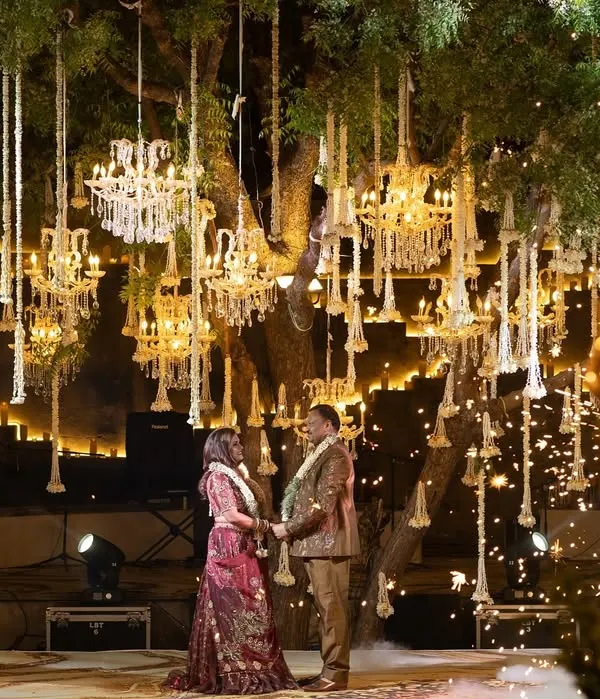 A magical anniversary celebration under a canopy of hanging chandeliers and florals at Alila Fort, Bishangarh. This is how I turn a milestone into a fairytale moment, complete with dramatic cold pyrotechnics for that extra sparkle.