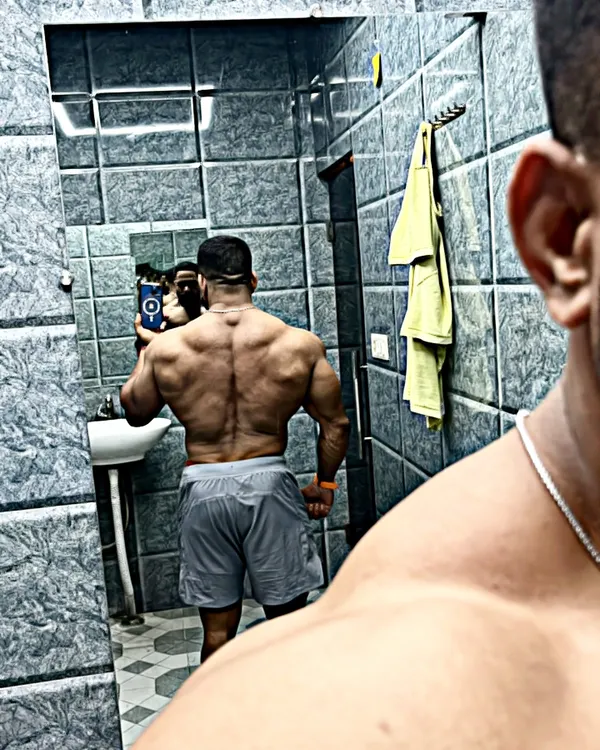 A back-double bicep mirror selfie. This is how we check for back thickness and detail during prep.