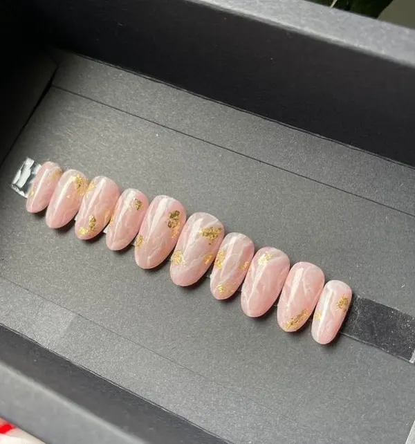 Inspired by nature, this beautiful set mimics the look of rose quartz with delicate gold foil accents. It's a perfect example of a subtle yet artistic design.
