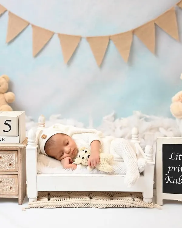 Little prince Kabbir is dreaming sweetly in his own little bedroom setup. Surrounded by teddy bears and a personalized nameplate, this classic theme is always a favorite.