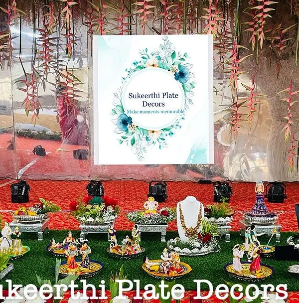A spectacular engagement platter setup I did in Bangalore. The display includes jewelry presentations, thematic couple dolls, and beautifully arranged fruits and gifts on a lush grass carpet.