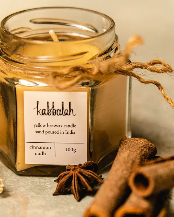 This is my Cinnamon Oudh candle, hand-poured with natural yellow beeswax into a beautiful hex glass jar. I chose this warm, spicy scent to help you create a truly cosy and calming atmosphere in your home, especially during the evenings.