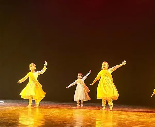 The magic of the stage comes alive as our young Kathak performers present their learnings. This performance from our 'Sarvaang' showcase highlights the beautiful postures, coordinated movements, and confidence our students gain through our Indian cultural activity camps.