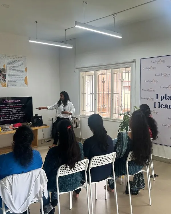 I believe in a structured approach to phonics. Here, I am presenting the logic behind teaching sounds before letter names, explaining to educators how this method helps children decode words more effectively.