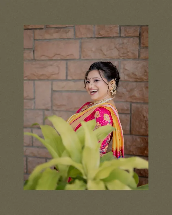 A beautiful, happy portrait of a Maharashtrian bride, with her smile lighting up the frame. A perfect candid moment captured.