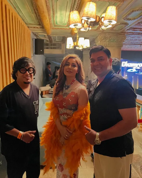Here I am with Bollywood celebrity Kangana Sharma and event host Ajay Pratap Singh at the launch party for Dhamroo and Hi Pitch in Koramangala.