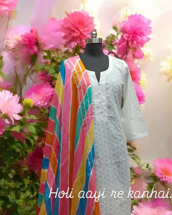 Holi aayi re kanhai! This classic white chikankari kurta paired with a vibrant, multi-colored leheriya dupatta is the perfect look to celebrate the festival of colors.