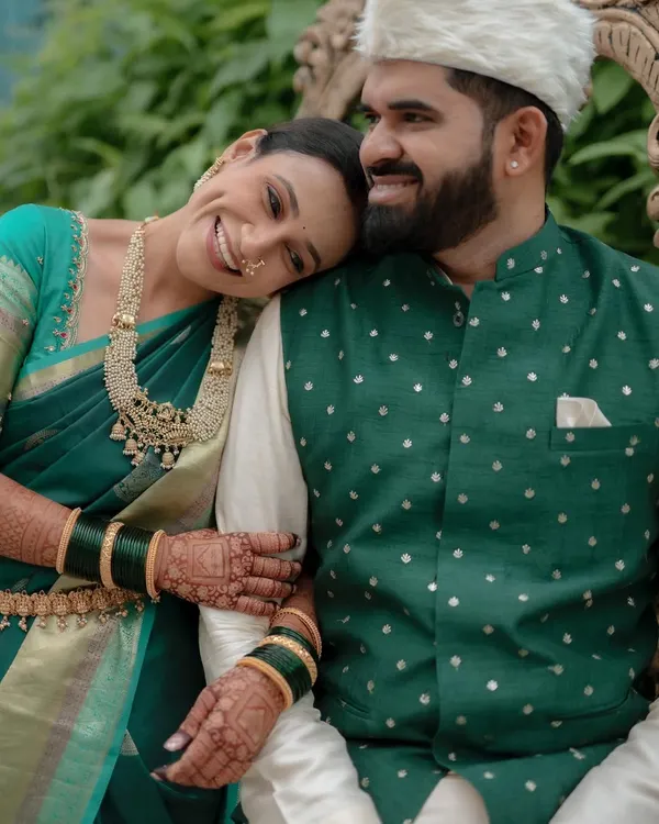 A heartwarming moment between a happy couple during their engagement. I styled the bride in a beautiful teal green saree with traditional gold jewelry, and the groom in a coordinating green jacket, creating a harmonious and elegant look.