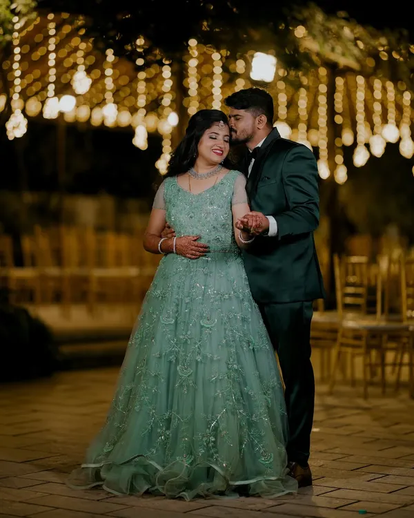 A classic reception portrait under a canopy of warm lights. I guided the couple into a gentle, dance-like pose that feels both romantic and natural.