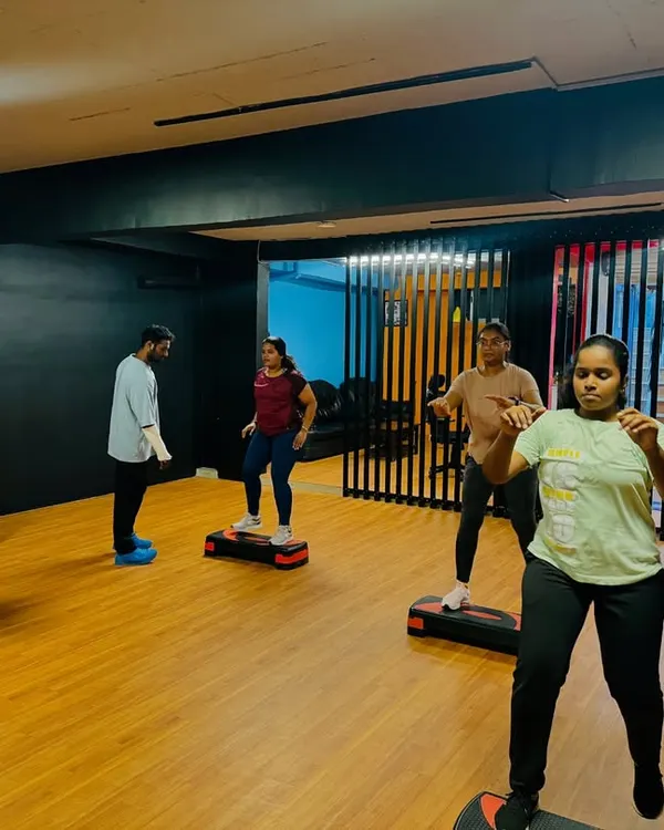 A full view of our step aerobics group session. Everyone is focused and moving together, creating a motivating and high-energy atmosphere.