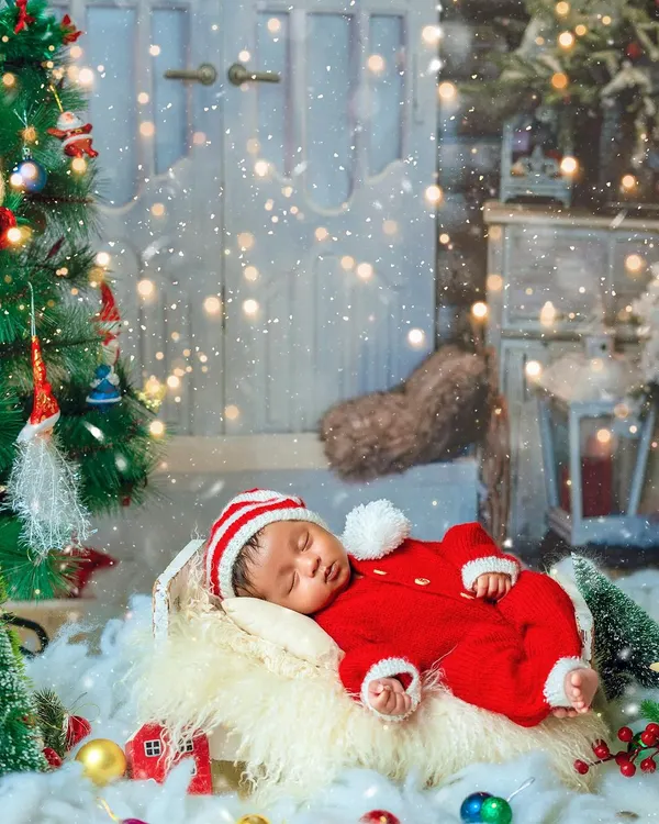 A sleepy little Santa nestled in a cozy basket. Newborn Christmas photos are a wonderful way to celebrate their first holiday season.