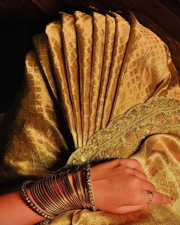 Turning heads, one pleat at a time. This image captures the beauty of perfectly crafted pleats on a golden saree, a testament to the precision and artistry I teach in my masterclasses.