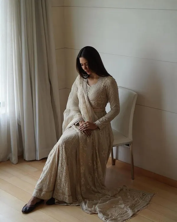 Grace in every gaze, a story in every stitch. Sonam Bajwa looking ethereal in this stunning Tarun Tahiliani Chikankari ensemble, a perfect example of timeless Indian craftsmanship.