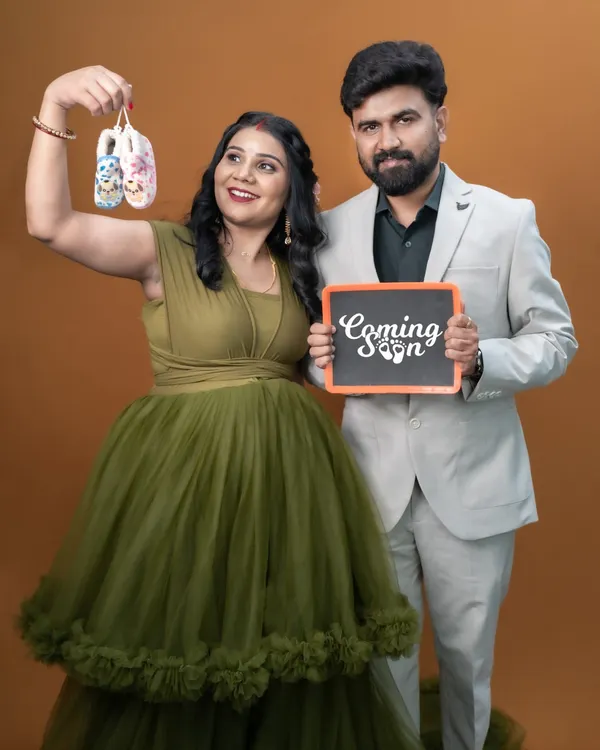 One of the most popular shots for couples. Announcing your pregnancy with a sign and tiny baby shoes is a joyful way to share your news, and I love capturing that excitement.