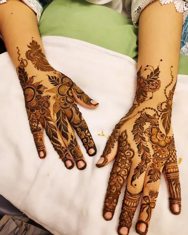A beautiful example of an Indo-Arabic design, combining bold leafy vines with intricate, traditional fillers on the fingers.