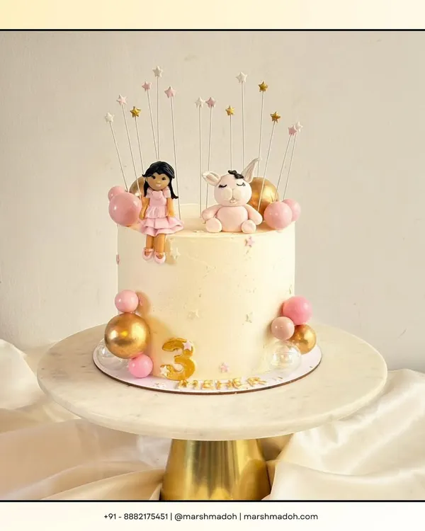 A tall slice of magic! This Chocolate & Biscoff cake features a custom-made, fully edible doll and a cute little bunny, all handcrafted with love. Every bite tells a story.