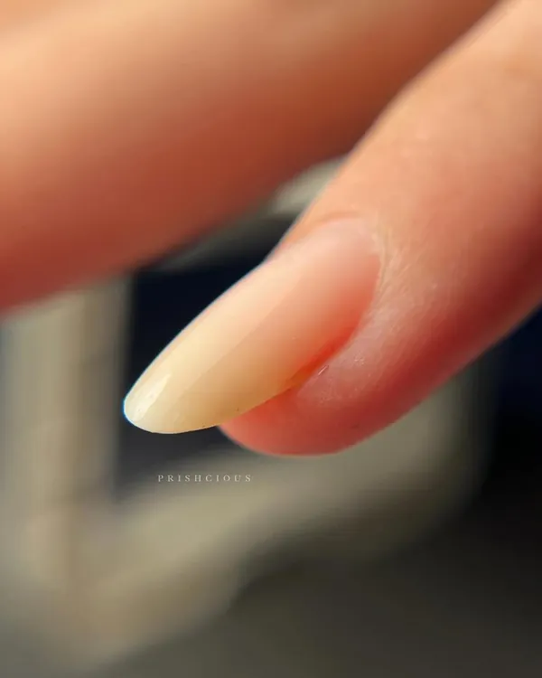 A perfect BIAB application. Builder in a Bottle is amazing for adding strength to your natural nails, helping them grow long and healthy without the need for extensions.