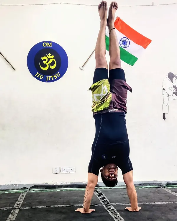 A simple handstand is a powerful tool for developing shoulder strength, balance, and spatial awareness. We incorporate bodyweight exercises like this to build a strong, capable foundation.