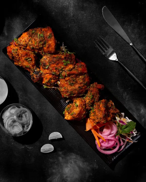A platter of our Tandoori Chicken, perfectly charred and seasoned. Served with fresh onions and lemon, it is a simple yet powerful starter that is a favourite among our regulars.