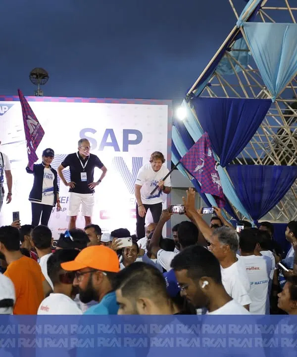 The main stage at the SAP Run, fully equipped by our team. We ensure that presenters are seen and heard clearly by large crowds, managing everything from the LED screen backdrop to the live sound system for a seamless event flow.