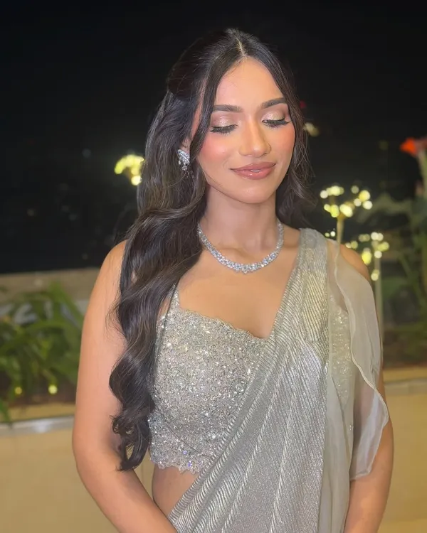 For this evening reception look, I styled the bride's hair in voluminous, soft waves. This half-up, half-down style keeps the hair away from the face while showcasing its beautiful length and texture.