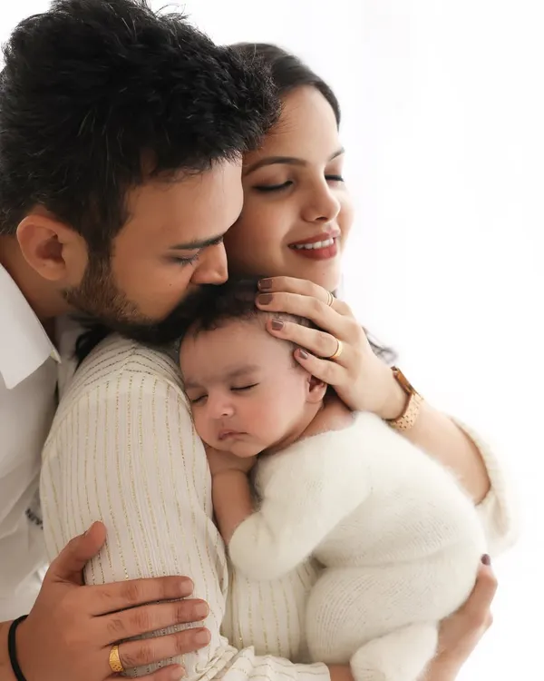 There is nothing more precious than the first few days with your newborn. In the quiet of my studio, I capture the overwhelming love and tenderness as you hold your entire world in your arms.