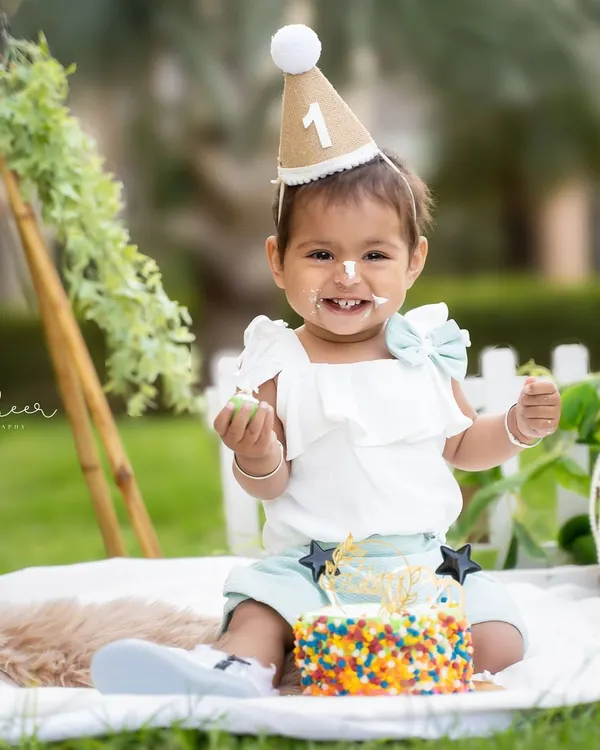 The perfect outdoor cake smash, complete with a party hat and a face full of frosting. These are the joyful, messy moments you'll want to remember forever.