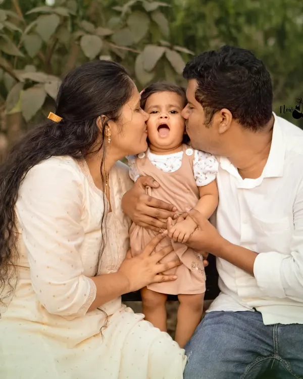 This is the magic I live for. A quiet moment outdoors, filled with so much love it overflows. Capturing these real, unposed connections for your family is my greatest joy.