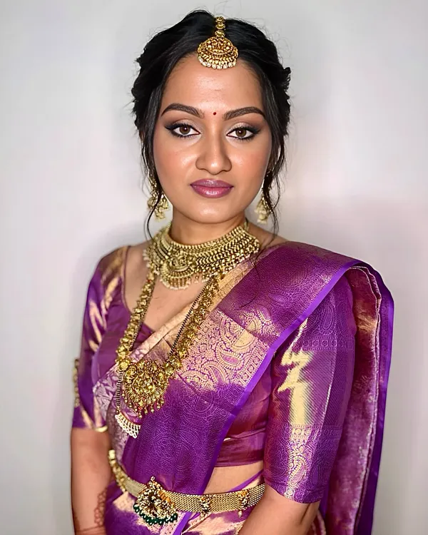The elegance is in the details. For this South Indian bridal look, I focused on creating a classic, defined eye and a flawless base to honor tradition while adding a touch of modern glamour.