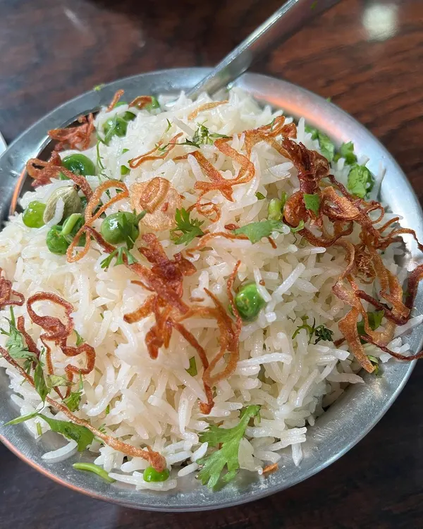 Our simple yet flavourful Matar Pulao, made with fragrant basmati rice, sweet peas, and topped with crispy fried onions. It's a light and aromatic rice dish that pairs well with any curry.
