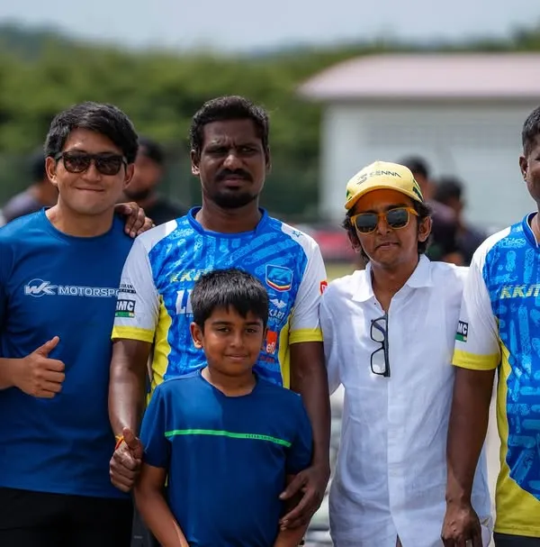 The whole krew together. This is what it's all about: drivers, coaches, and our technical team celebrating a hard-fought race weekend at the Asia Trophy.