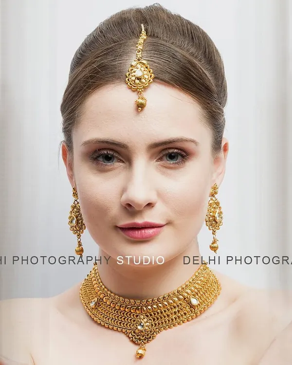 This is the kind of sharp, professional headshot that makes an impact. We focus on clean lighting and clear expressions, perfect for beauty, jewelry, and commercial modeling portfolios.