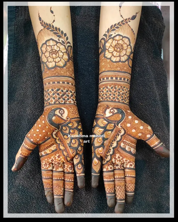 This symmetrical bridal design combines the classic peacock motif with bold floral work. In my classes, we focus on achieving this level of balance and clean shading to create impactful henna art for brides and siders.