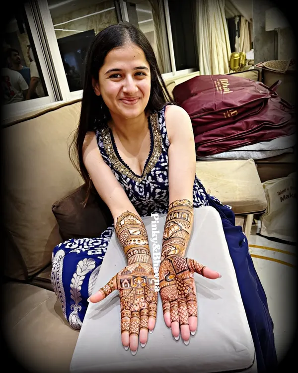 A beautiful photo with the sister of celebrity Bhavin Bhanushali. It was a pleasure to create her intricate bridal mehndi for the wedding celebrations.