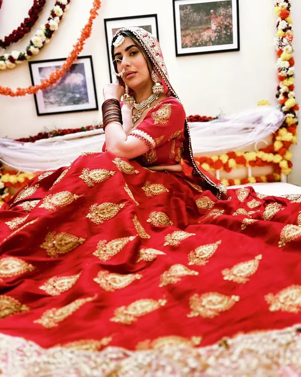 For a royal and traditional pre-wedding shoot, you can rent this beautiful red bridal lehenga. It's perfect for creating a classic look with rich colors and details.