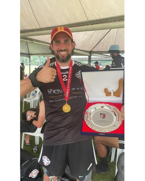 From ACL reconstruction to championship victory. We are incredibly proud of our client, who is back on the field with the Thailand GAA team, holding a winner's trophy. This is the result of a dedicated and structured sports rehabilitation program.