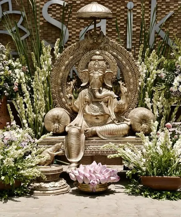 Big energy and bigger blessings. We started this wedding with a grand Ganesha setup, using a majestic idol, lush greenery, and bowls of lotus buds to create a divine and welcoming ambiance.