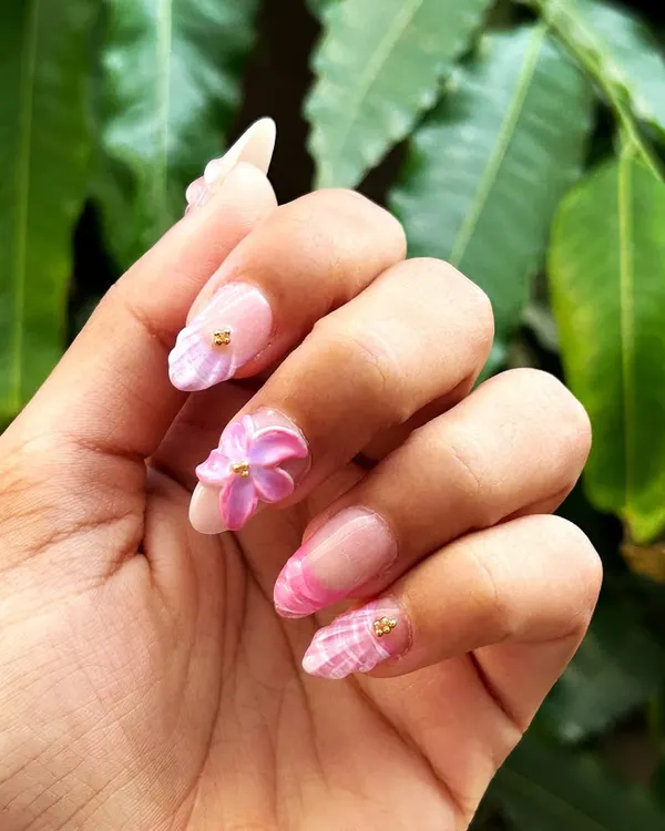 Summer in full bloom. This design features beautiful, hand-sculpted 3D pink flowers on a soft, patterned base for a delicate and dimensional look.