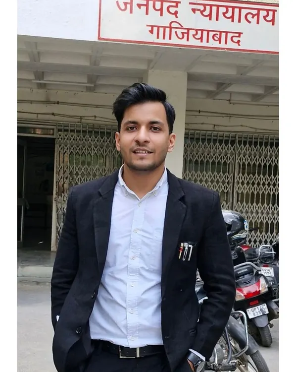 Here I am outside the Janpad Nyayalaya (District Court) in Ghaziabad. As a practicing advocate, I am here regularly, representing my clients and navigating the legal system on their behalf.