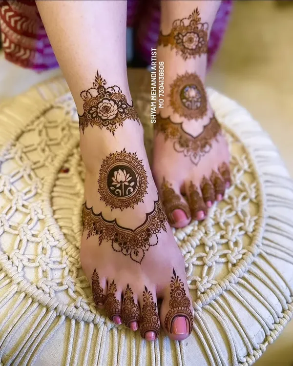 An elegant foot mehandi design featuring a central lotus mandala. The clean lines and symmetrical patterns create a sophisticated look.