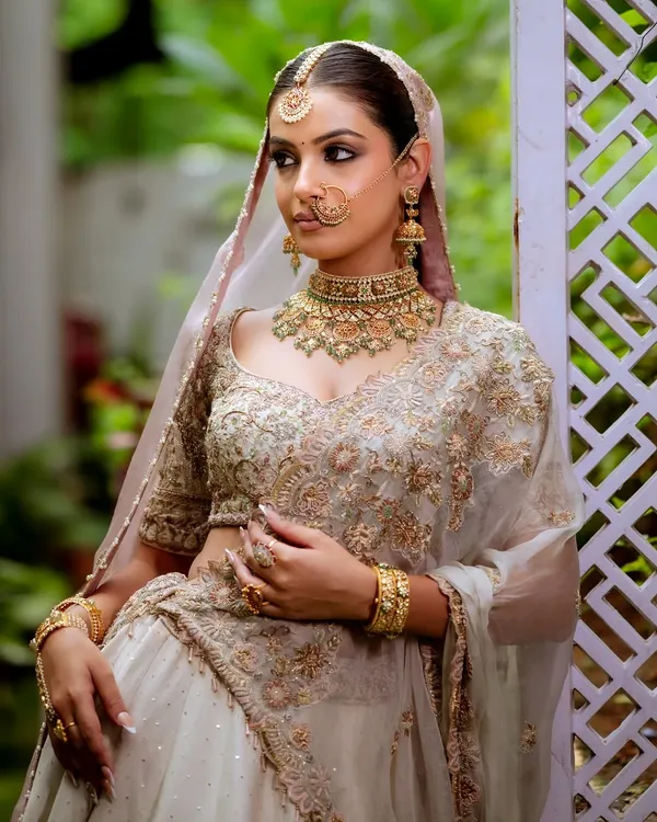I love creating an intense yet dreamy look. For this bride, I designed a dramatic smokey eye and a flawless matte base to complement her ethereal white and gold lehenga, perfect for an evening reception.