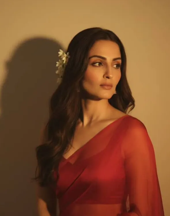 A classic and timeless look. The soft waves, the flower in her hair, and the clean makeup create an effortlessly beautiful vibe.