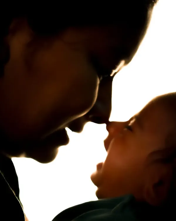 This artistic silhouette captures the profound, unspoken connection between a mother and her newborn. It’s these quiet, intimate moments, full of pure love, that I strive to turn into timeless art for your family.