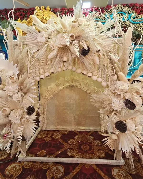 A stunning boho-themed mandap, intricately crafted from dried pampas grass, palm leaves, and other natural elements. This design offers a unique, rustic, and earthy charm for a one-of-a-kind Ganpati celebration.
