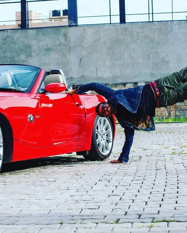 This is what happens when you master your own bodyweight. Calisthenics isn't just about working out in a gym; it's about building functional strength you can take anywhere.
