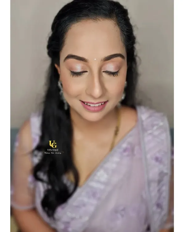 This is the essence of the "no-makeup" makeup look. I teach skin-focused techniques to achieve this effortless, radiant glow with minimal product, perfect for a sophisticated daytime event.