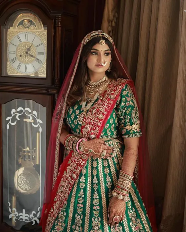 For your special day, your jewellery should be as radiant as you are. I craft my bridal sets with meticulous detail, like this complete polki and diamond look, to embody heritage, artistry, and the beautiful glow of a new beginning.