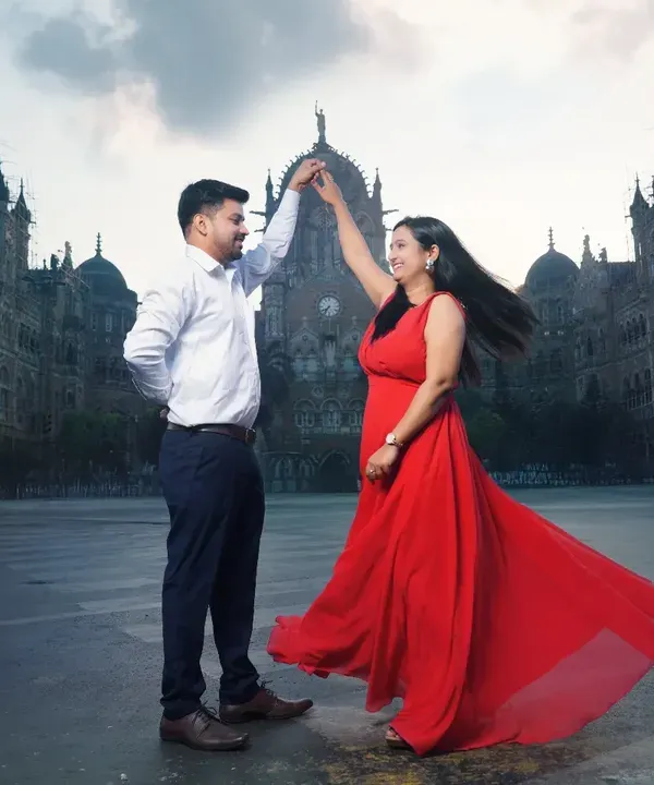 A magical pre-wedding dance in front of the historic Chhatrapati Shivaji Maharaj Terminus (CSMT). We know the best times and angles to capture Mumbai's landmarks without the crowds.