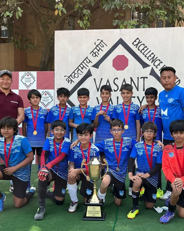 Success in school sports. Our head coach Thotthan Mung with his victorious team from The Shiv Nadar Schools, showcasing the results of our management program.